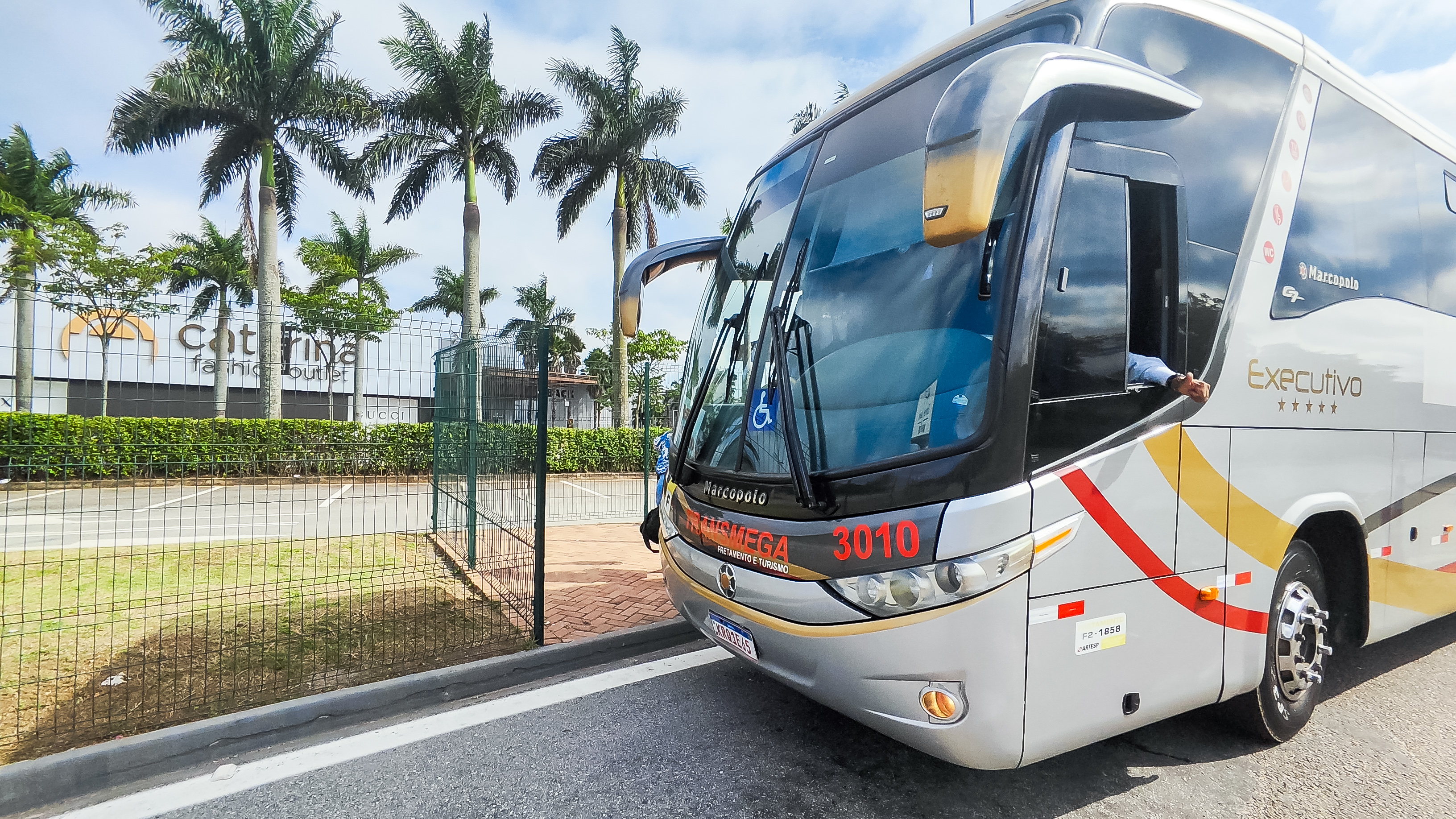 Ônibus 46 Lugares